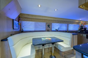 Hatteras 70 - Gypsy Rose - Dinette