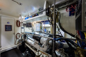 Hatteras 70 - Gypsy Rose - Engine Room