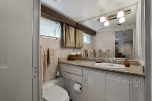 Broward 102 - Andiamo- Guest Head