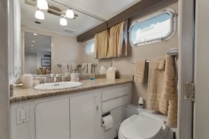 Broward 102 - Andiamo- Guest Head