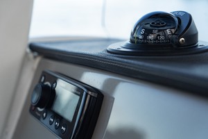 Boston Whaler 21 - Helm