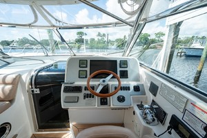 Chris-Craft 43 - Miss Mattie - Helm