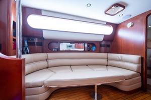Chris-Craft 43 - Miss Mattie -Dinette