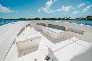 SeaVee 39 - Bow