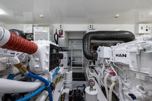 Viking 44 - Darlin Marlin - Engine Room