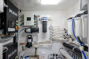 Viking 44 - Darlin Marlin - Engine Room