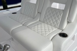 Intrepid 34 - Helm Seating