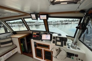 H&H Marine 40 - Hunt & Harvest - Pilothouse Helm Station