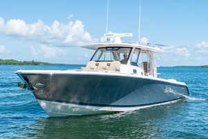 Pursuit 40 - Reel Class - exterior