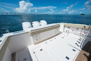 Pursuit 40 - Reel Class - exterior