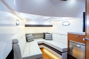 Pursuit 40 - Reel Class - interior