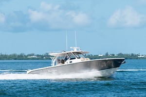 Pursuit 40 - Reel Class - exterior