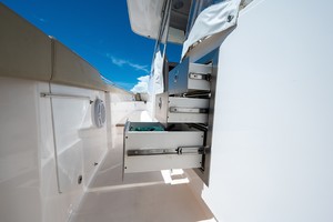 Pursuit 40 - Reel Class - exterior