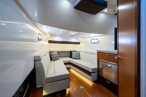 Pursuit 40 - Reel Class - interior