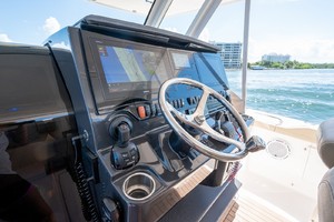 Pursuit 40 - Reel Class - exterior