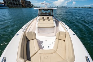Pursuit 40 - Reel Class - exterior