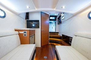 Pursuit 40 - Reel Class - interior