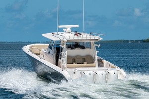 Pursuit 40 - Reel Class - exterior