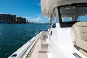 Pursuit 40 - Reel Class - exterior