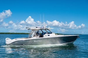 Pursuit 40 - Reel Class - exterior