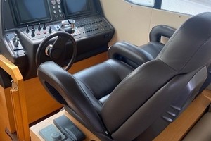Pershing 64 - SoundView - Helm