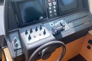 Pershing 64 - SoundView - Helm