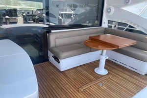 Pershing 64 - SoundView - Flybridge Dinette