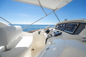 Azimut 68 - Forever - Flybridge Helm