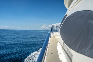 Azimut 68 - Forever - Walkaround
