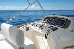 Azimut 68 - Forever - Flybridge Helm