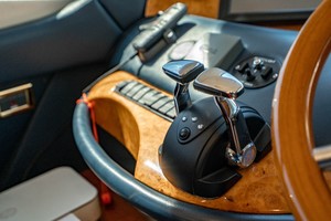 Azimut 68 - Forever - Helm Electronics