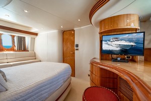 Azimut 68 - Forever - Master Stateroom