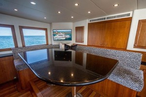 Hatteras 100 - Galley