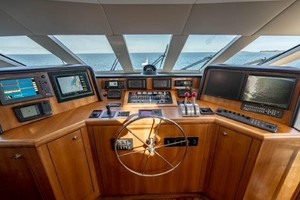 Hatteras 100 - Pilothouse