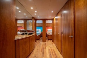 Hatteras 100