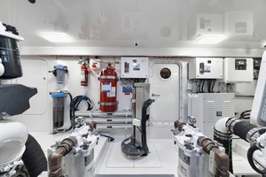 Viking 68 - Whirlwind - Engine Room