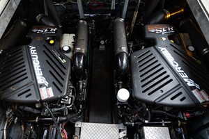 Sea Ray 40 - X Days - Engine Room