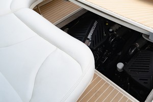 Sea Ray 40 - X Days - Engine Room