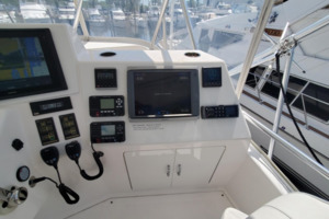 40 Cabo - Manana - Flybridge Helm Station
