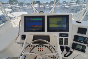 40 Cabo - Manana - Flybridge Helm Station