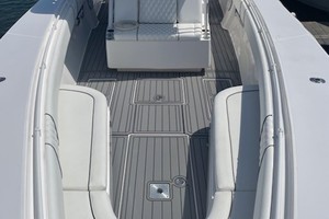 SeaHunter 37 - Lonesome Cowboy - Forward Seating