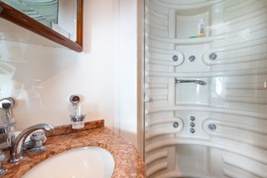 Azimut 80 - Head