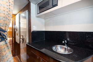 Azimut 80 - Crew
