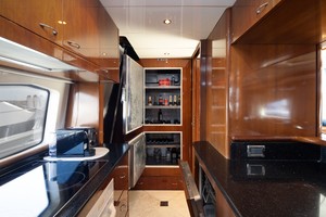 Azimut 80 - Galley