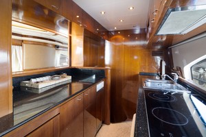 Azimut 80 - Galley
