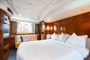 Azimut 80 - Master Stateroom