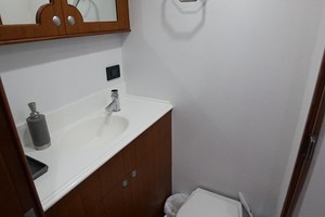 Whiticar 77 - Kings Blue - captains quarters