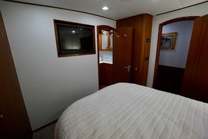 Whiticar 77 - Kings Blue - master stateroom
