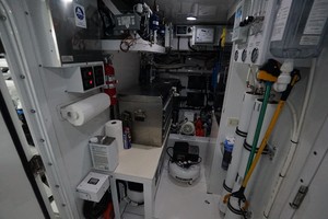 Whiticar 77 - Kings Blue - engine room