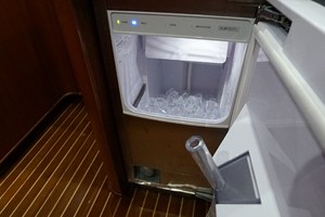 Whiticar 77 - Kings Blue - ice machine